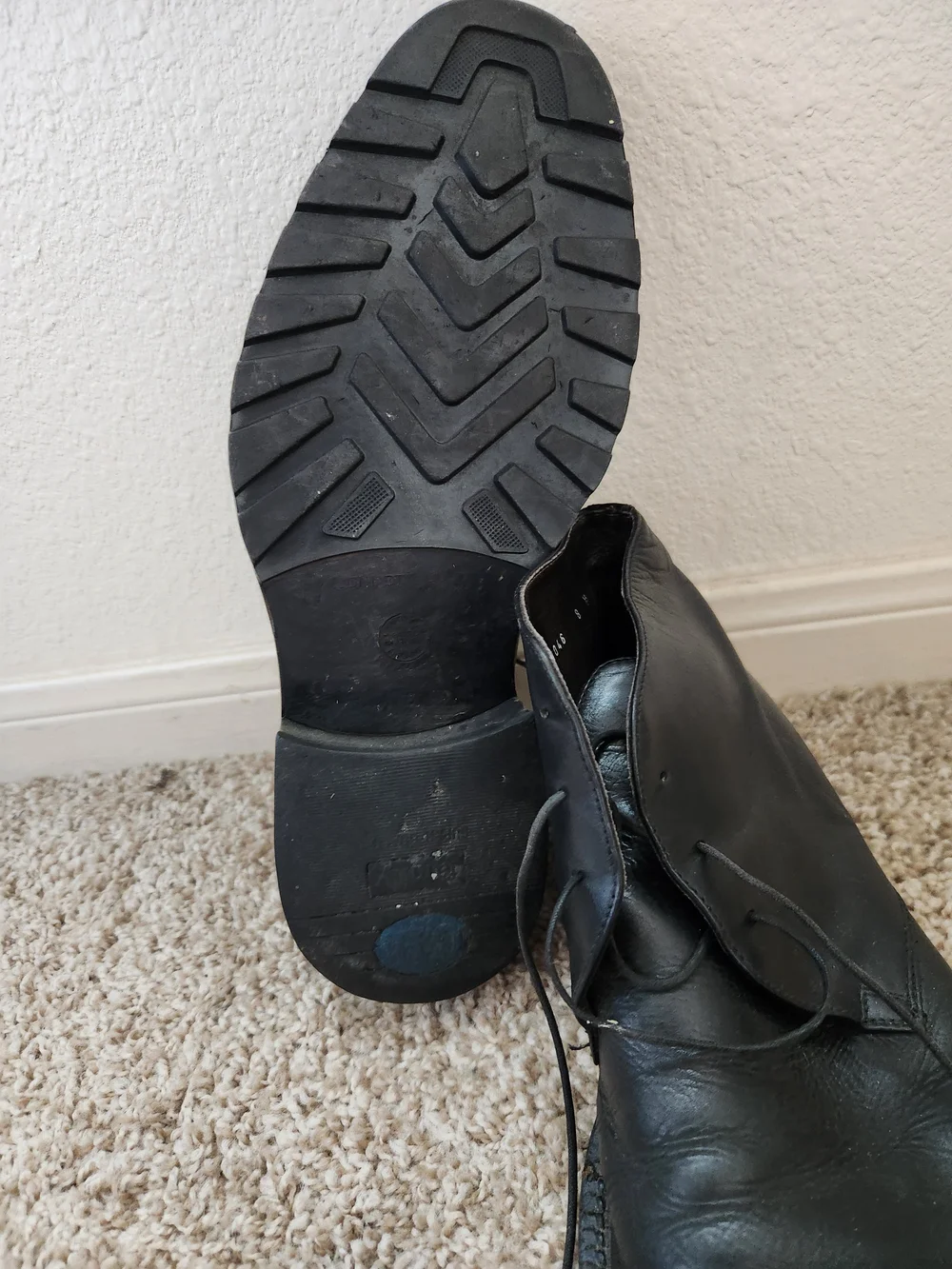 Kenneth Cole Men's Black Leather Chukka Boots